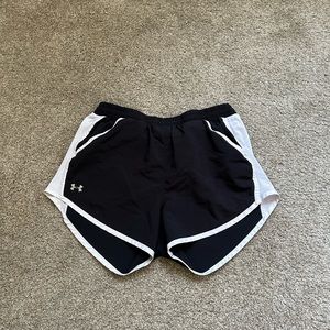 Women’s Black and White Under Armour Running Athletic Shorts Size Small